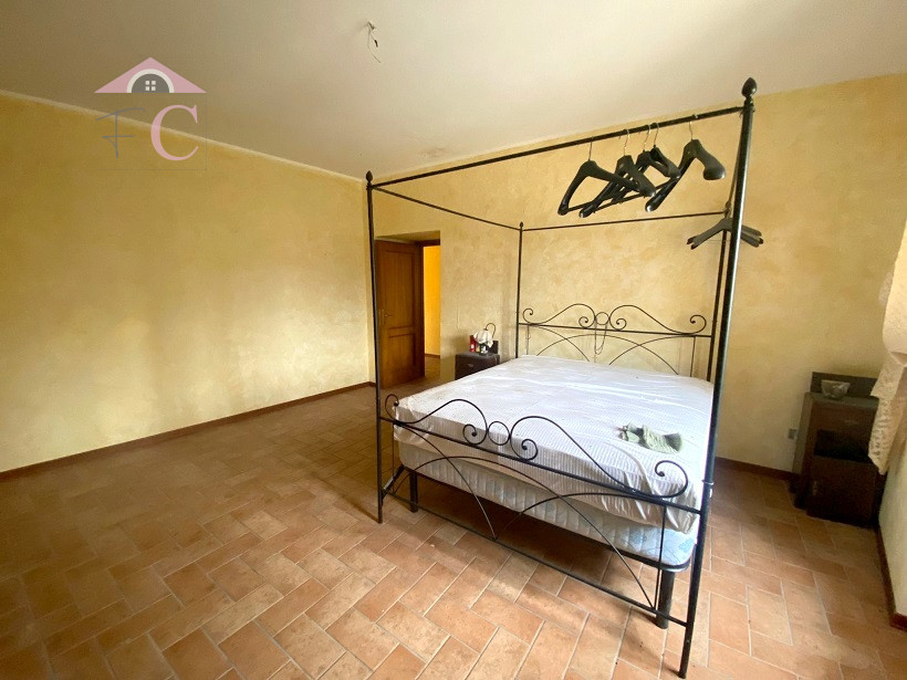 casale dell800 ristrutturato con terreno pianeggiante 21.png